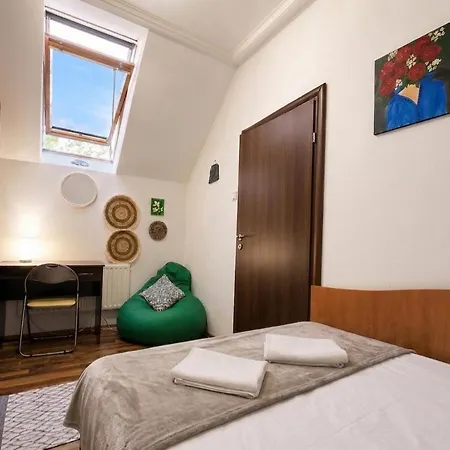 Charming Central Stay & Parking - 2 Bedroom House ブラショフ