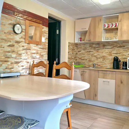 Grinda House - Center Park And Appartement