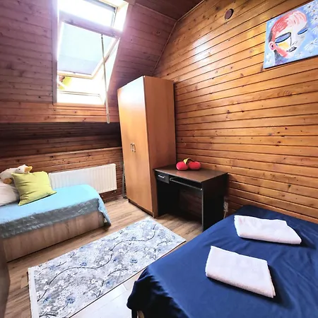 Charming Central Stay & Parking - 2 Bedroom House * ブラショフ